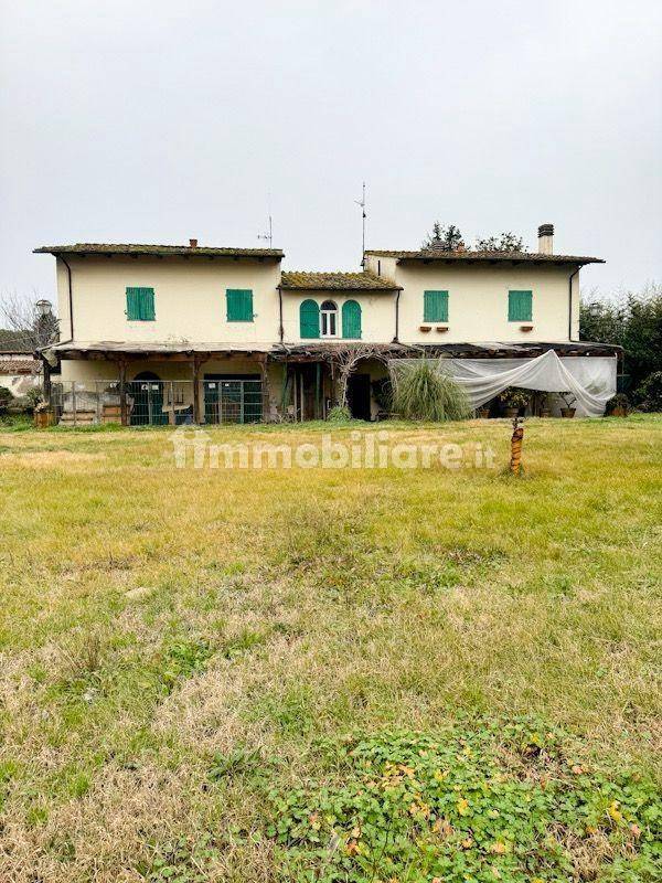 Villa de 4 dormitorios en Calcinaia, Italy No. 204347