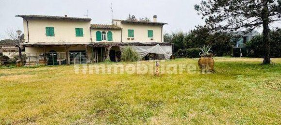 Villa de 4 dormitorios en Calcinaia, Italy No. 204347 3