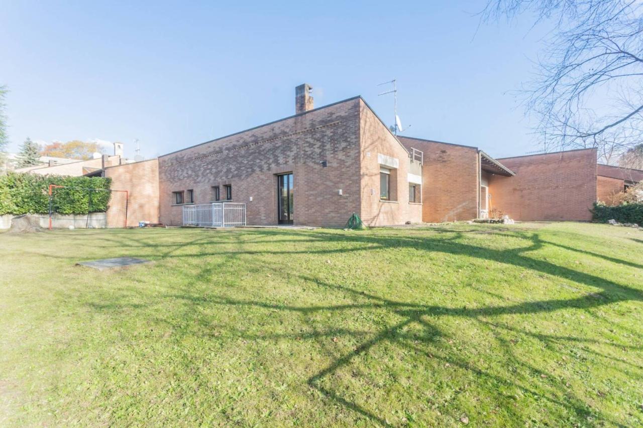 7 rooms Villa in Casciago, Italy No. 31945