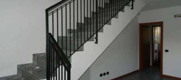 2 bedrooms House in Spinadesco, Italy No. 96484 3