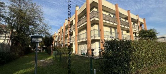 3غرفة شقة في Cardano al Campo, Italy رقم 5430 23