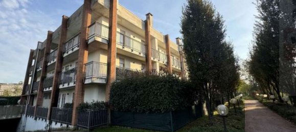 3غرفة شقة في Cardano al Campo, Italy رقم 5430 7