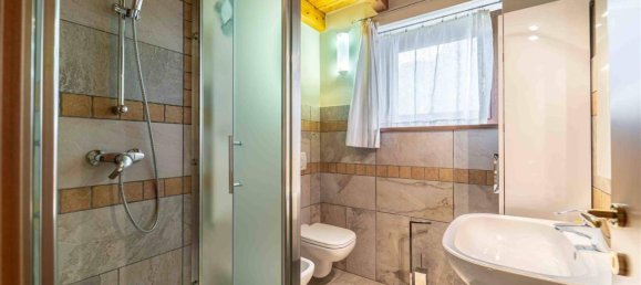 4-salle Villa à Novate Mezzola, Italy No. 22628 23