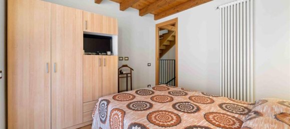 4-salle Villa à Novate Mezzola, Italy No. 22628 19