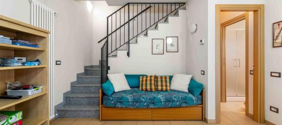 4-salle Villa à Novate Mezzola, Italy No. 22628 9