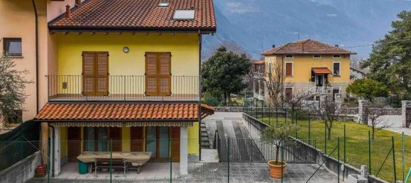 4-salle Villa à Novate Mezzola, Italy No. 22628 3