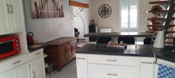 Casa de 2 dormitorios en Pons, France No. 359835 3