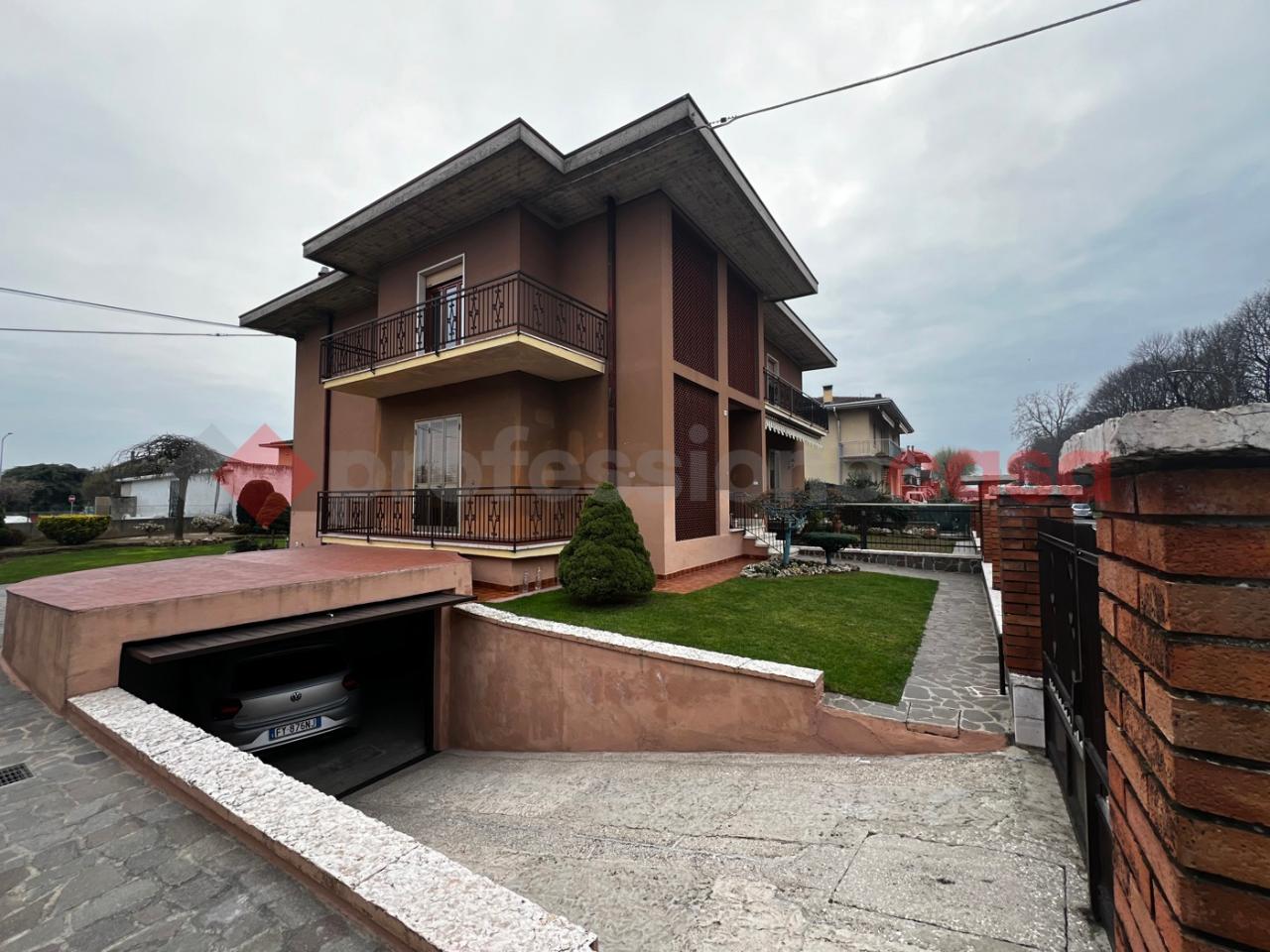 5 rooms Villa in Isola della Scala, Italy No. 232372