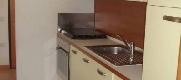 Квартира с 5 комнатами в Порденоне, Италия № 36809 12