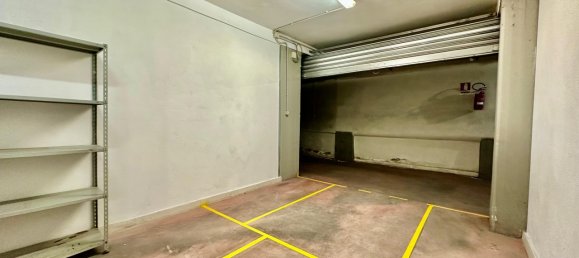 1 room Garage in Naples, Italy No. 14879 2
