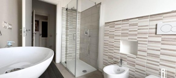 Квартира с 6 комнатами в Кальяри, Италия № 41416 14