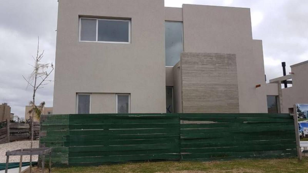 3 bedrooms House in Tigre, Argentina No. 51181