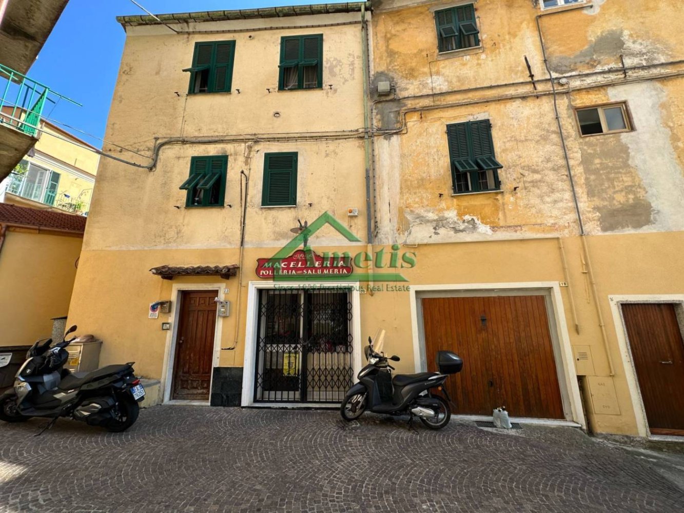 Propiedad comercial de 4 habitaciónes en Pontedassio, Italy No. 104197