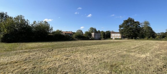 Terrain à Nieuil, France 2241m² No. 96445 2
