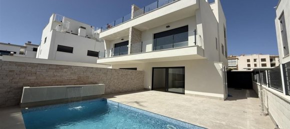 Casa de 5 dormitorios en Guardamar del Segura, Spain No. 151930 2