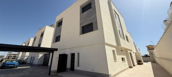 Casa de 5 dormitorios en Guardamar del Segura, Spain No. 151930 4