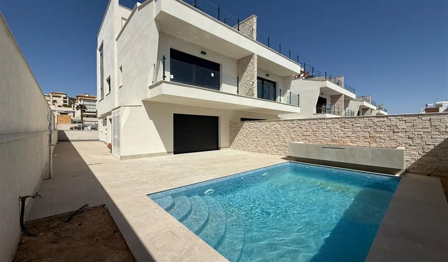 Casa de 5 dormitorios en Guardamar del Segura, Spain No. 151930