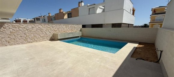 Casa de 5 dormitorios en Guardamar del Segura, Spain No. 151930 5