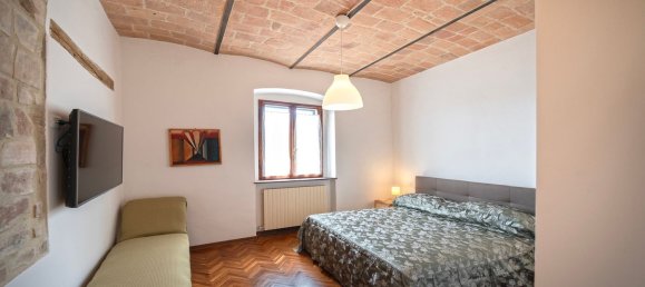 10 rooms Apartment in Perugia, Italy No. 103426 10