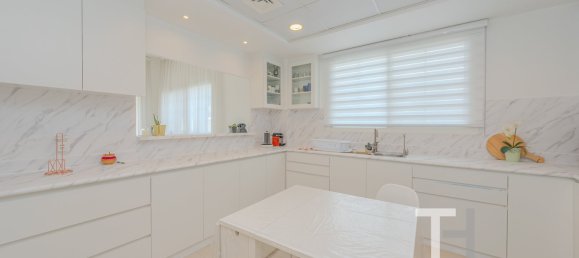 5 bedrooms Villa in Mudon, UAE No. 32213 9