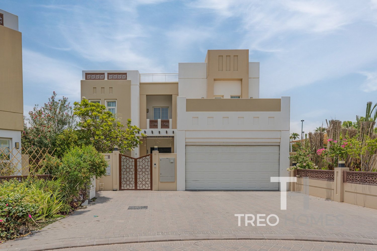 5 bedrooms Villa in Mudon, UAE No. 32213