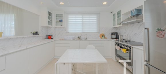 5 bedrooms Villa in Mudon, UAE No. 32213 3