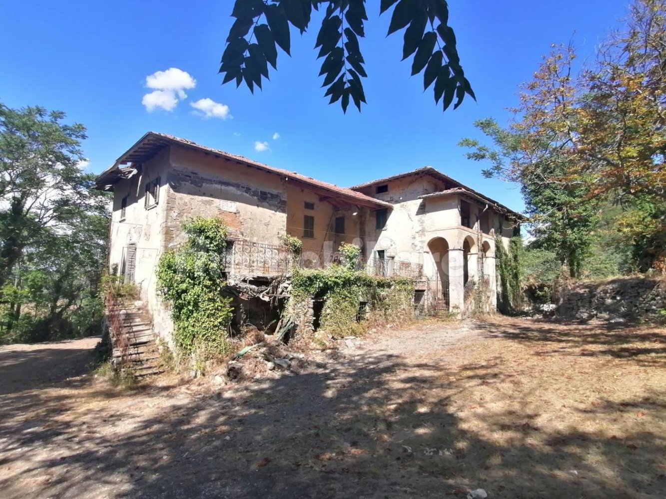 5 rooms Building in Gubbio, Italy No. 256629