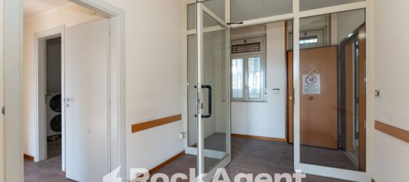 5 rooms Office in Catania, Italy No. 317665 8