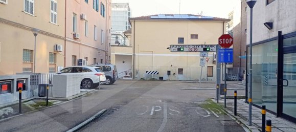 1 room Parking in Pescara, Italy No. 34350 2