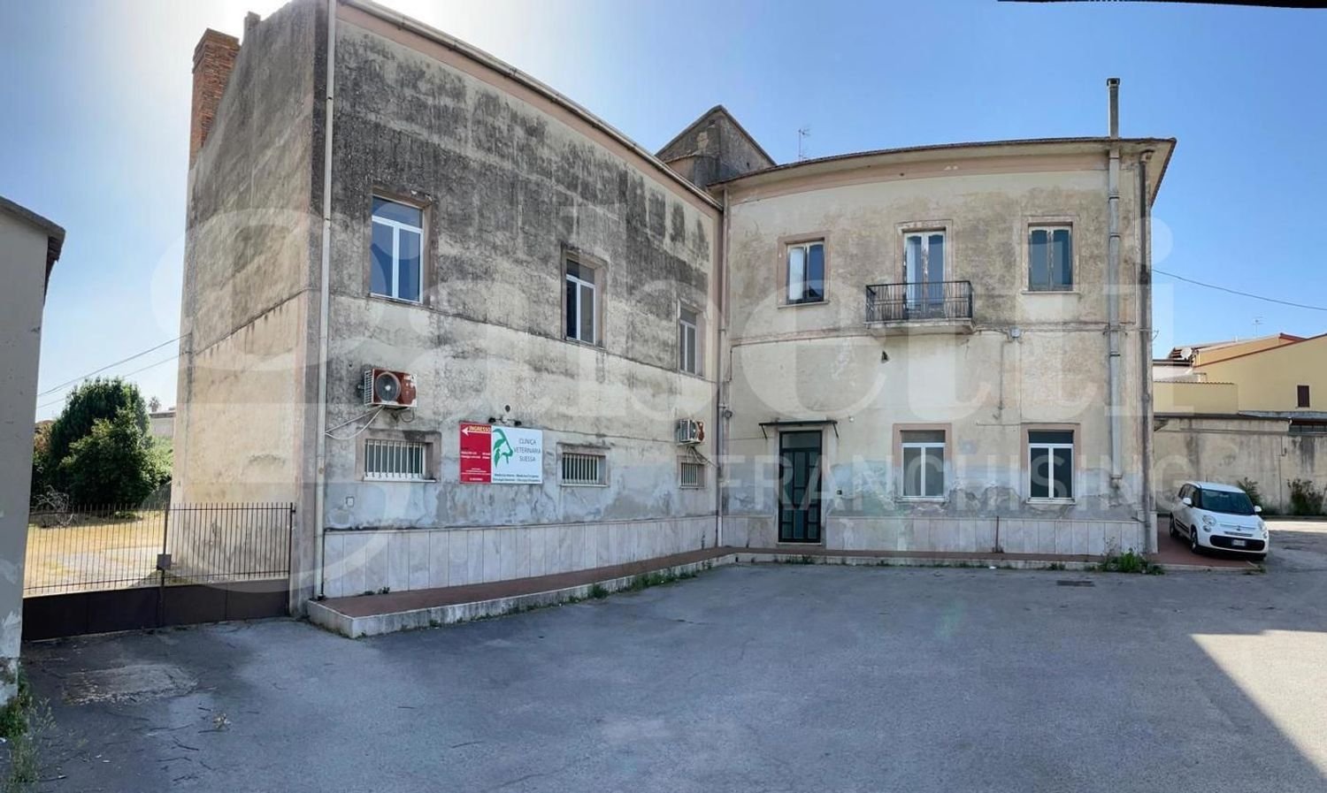 220m² Office in Sessa Aurunca, Italy No. 33189