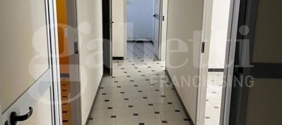 220m² Office in Sessa Aurunca, Italy No. 33189 6