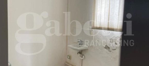 220m² Office in Sessa Aurunca, Italy No. 33189 11