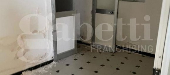 220m² Office in Sessa Aurunca, Italy No. 33189 7