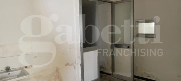 220m² Office in Sessa Aurunca, Italy No. 33189 12