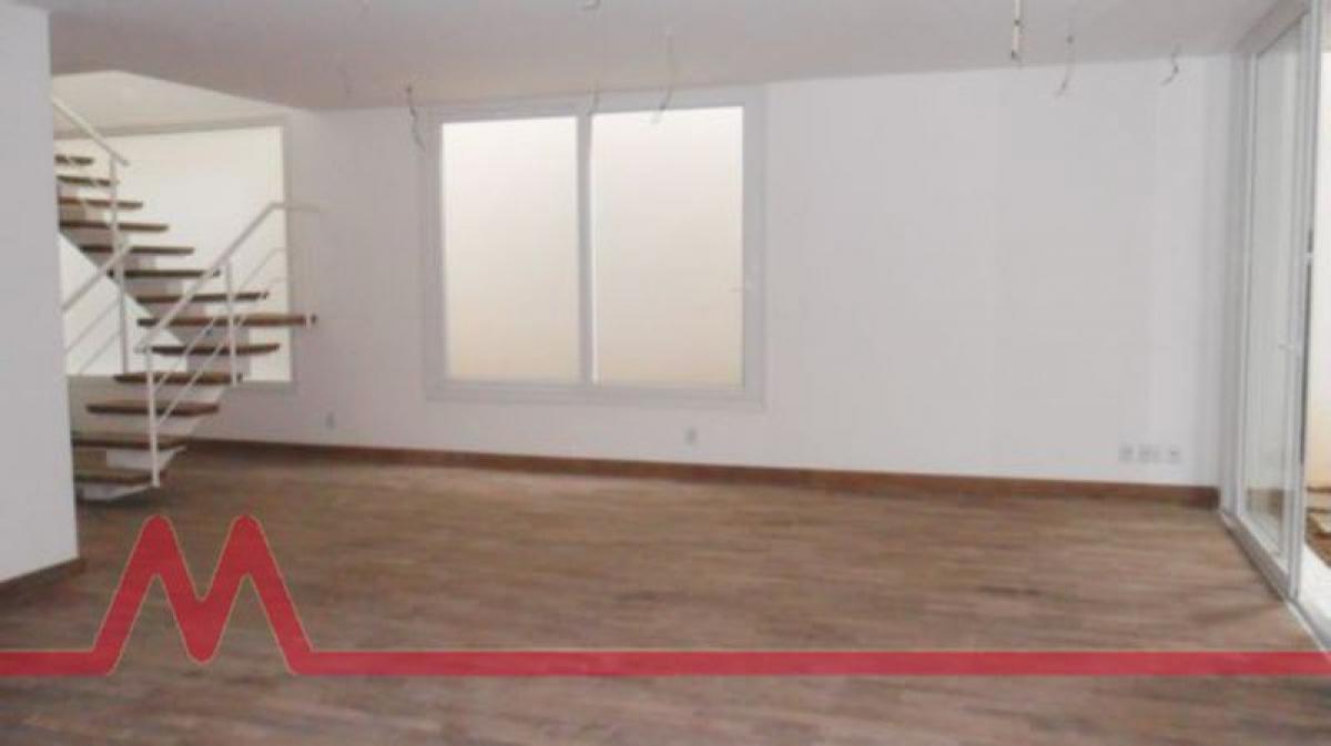 Casa de 4 dormitorios en Sao Paulo, Brazil No. 588060