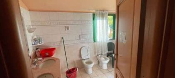 4-salle Appartement à Calco, Italy No. 4250 8