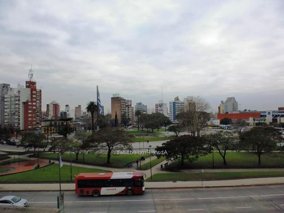 3 bedrooms Apartment in Montevideo, Uruguay No. 4761