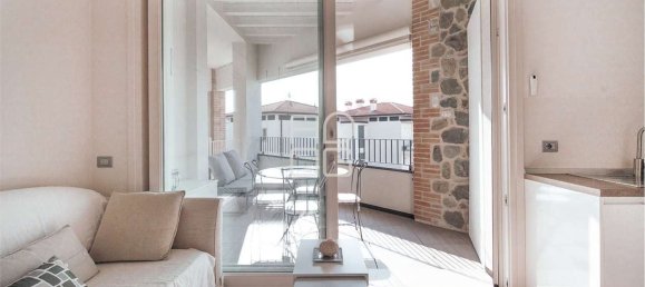 2 bedrooms Apartment in Desenzano del Garda, Italy No. 365370 3