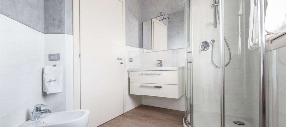 2 bedrooms Apartment in Desenzano del Garda, Italy No. 365370 10