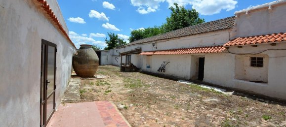 4 bedrooms House in Piedrabuena, Spain No. 69036 15