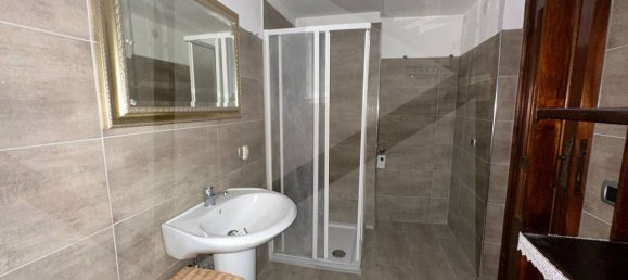 Apartamento de 3 dormitorios en Avezzano, Italy No. 22645 40
