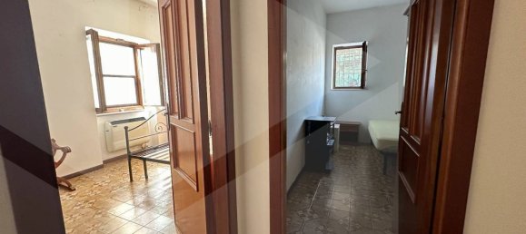 Apartamento de 3 dormitorios en Avezzano, Italy No. 22645 37