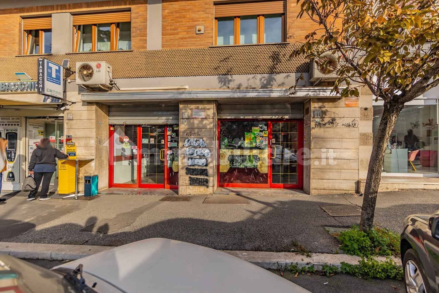 1-Zimmer Gewerbliche Immobilie in Rome, Italy, Nr. 301239