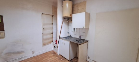 Studio in Paris, France No. 180042 2