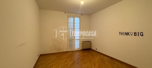 2-salle Appartement à Mirandola, Italy No. 199013 3
