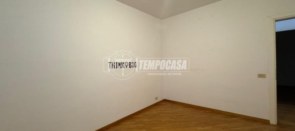 2-salle Appartement à Mirandola, Italy No. 199013 4