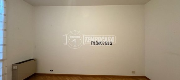 2-salle Appartement à Mirandola, Italy No. 199013 5