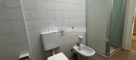 2-salle Appartement à Mirandola, Italy No. 199013 12