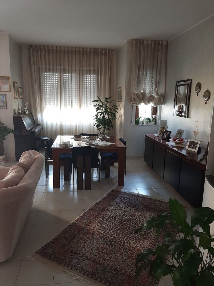 Apartamento de 5 habitaciónes en Montesarchio, Italy No. 284303