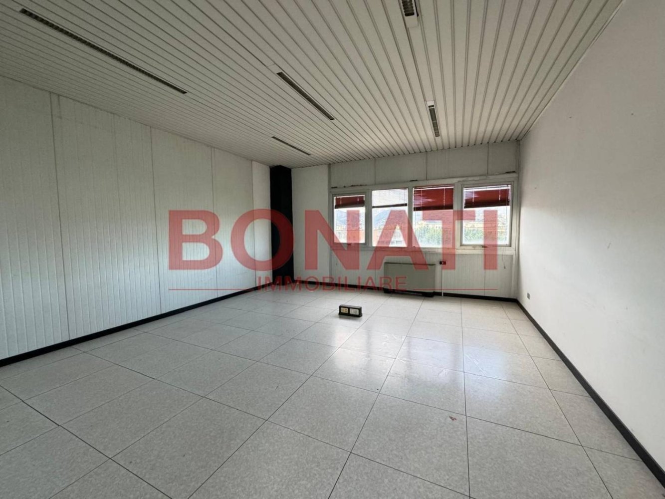 3-salle Bureau à La Spezia, Italy No. 104469